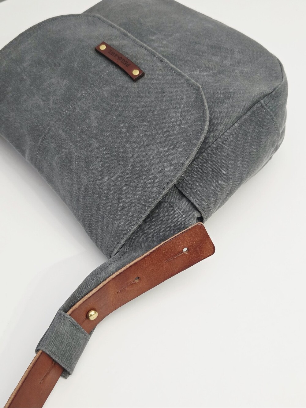 PEG & AWL THE FINCH SATCHEL - SLATE - Picture 5 of 9
